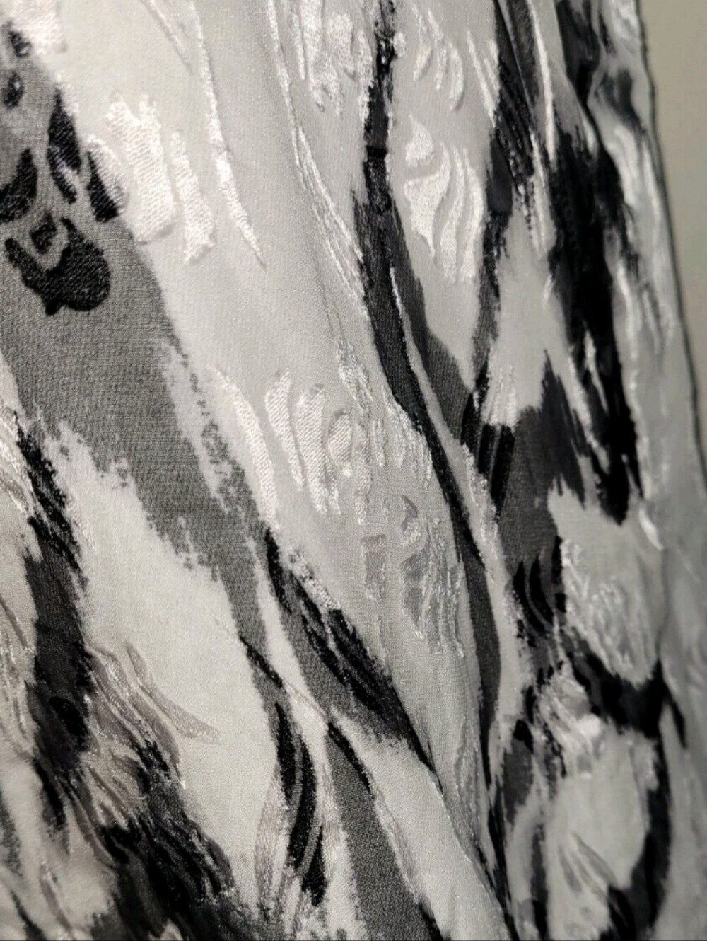 WHBM: Black White Ruffle Top - Picture 5 of 8